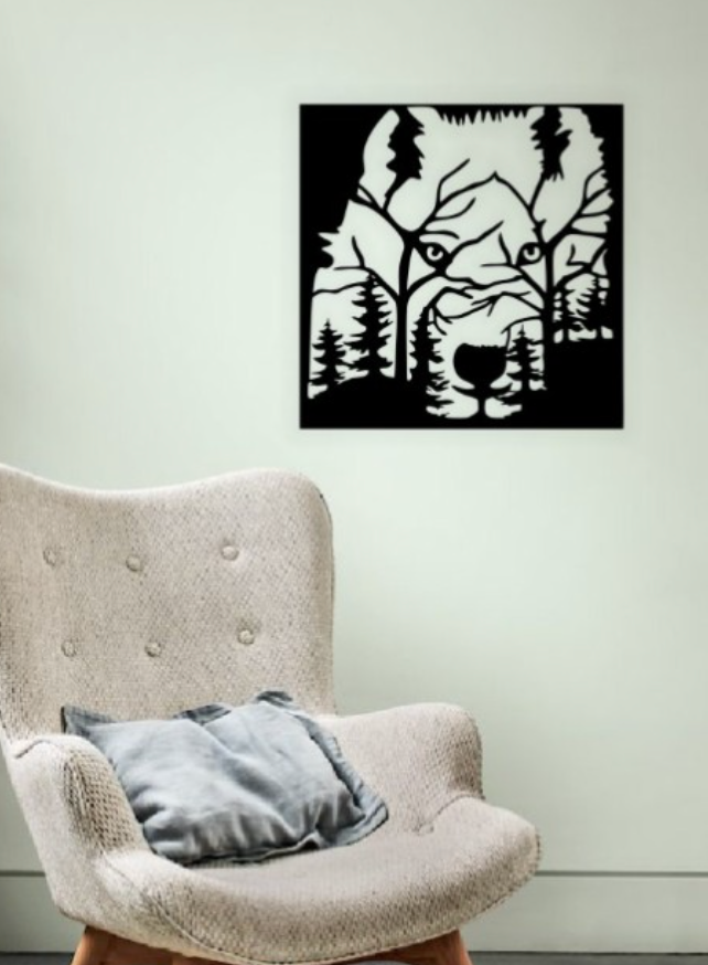 Décoration murale en bois - Tête de loup dans la forêt