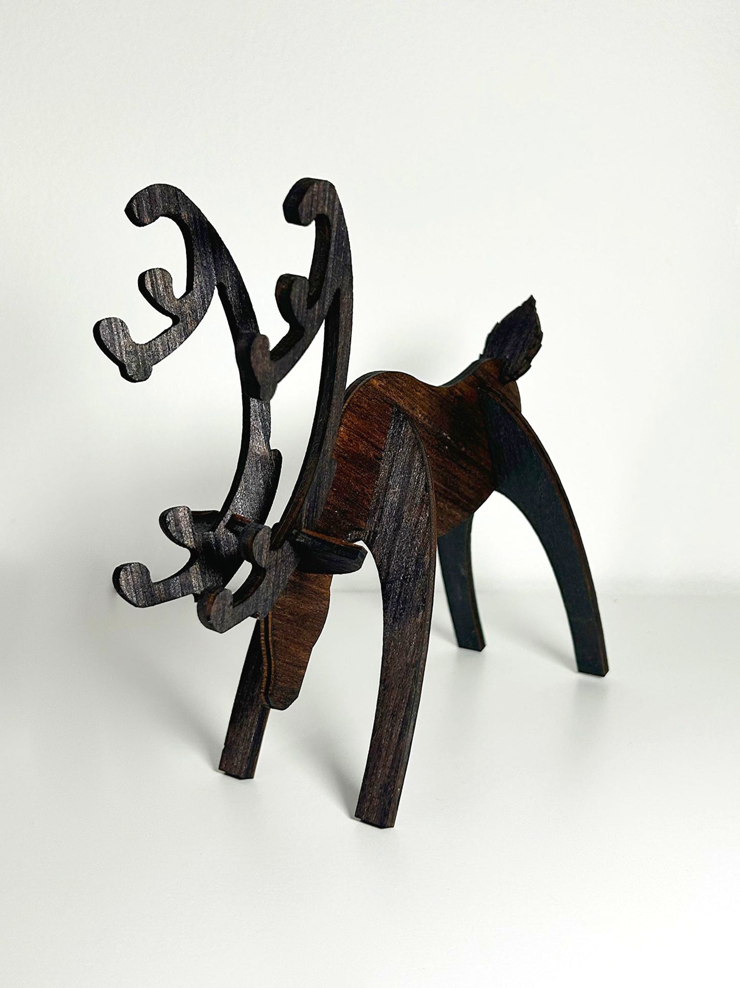 Objet décoratif artisanal - Cerf en bois