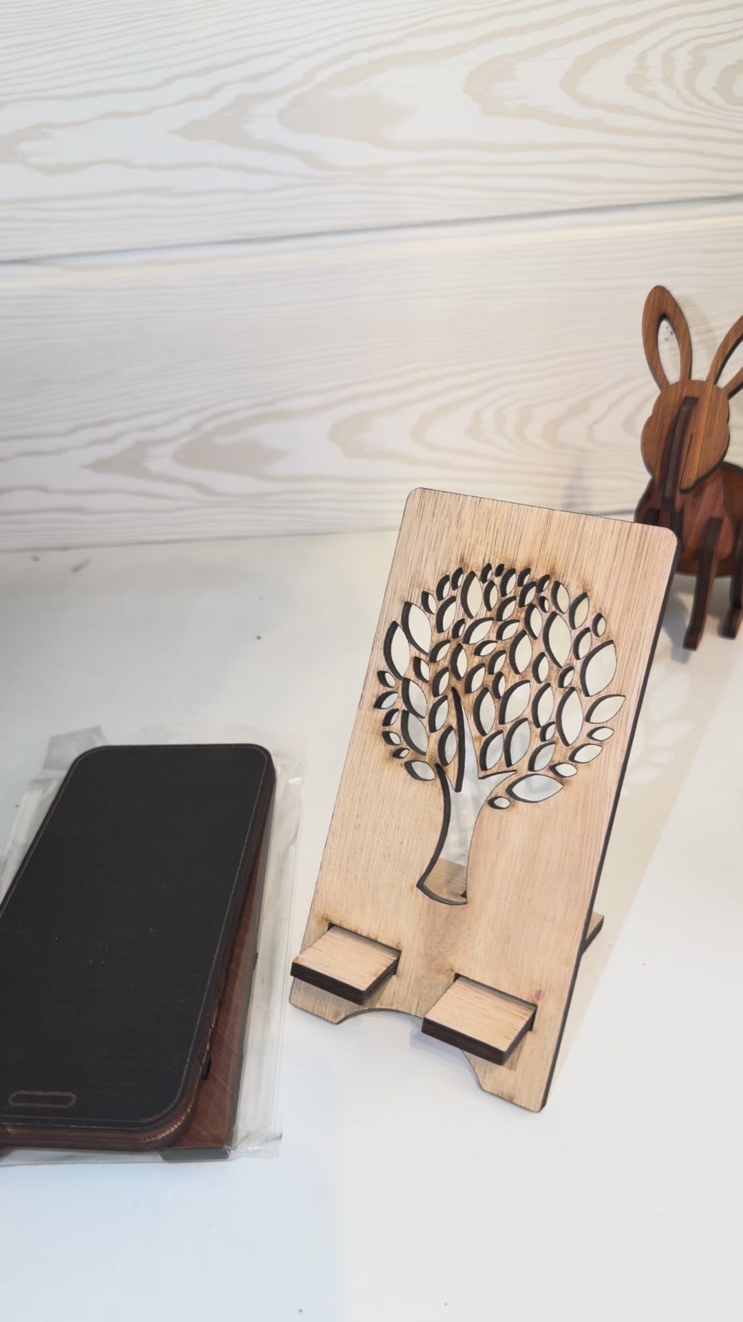 Support téléphone en bois - Arbre de Vie